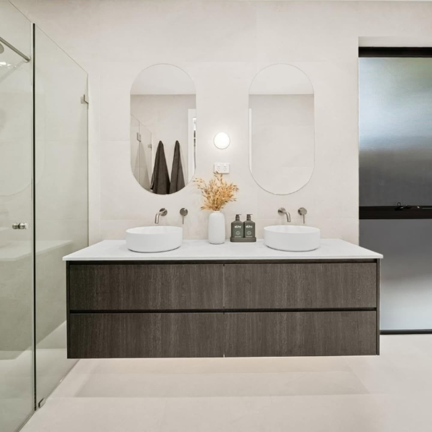 Double bathroom vanity